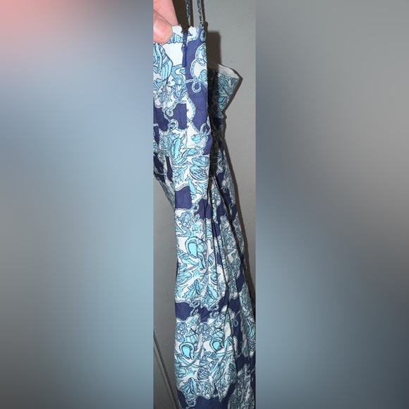 Lilly Pulitzer Blue and White Sleeveless shift dress. Very pretty and flattering - Picture 7 of 8